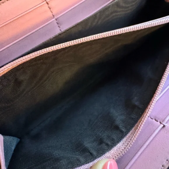 Gucci Pink Guccissima Zip Wallet - Picture 4 of 8